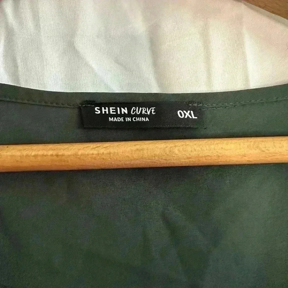 SHEIN Curve Green V-neck Sleeveless Size  OXL Dress - Picture 4 of 6